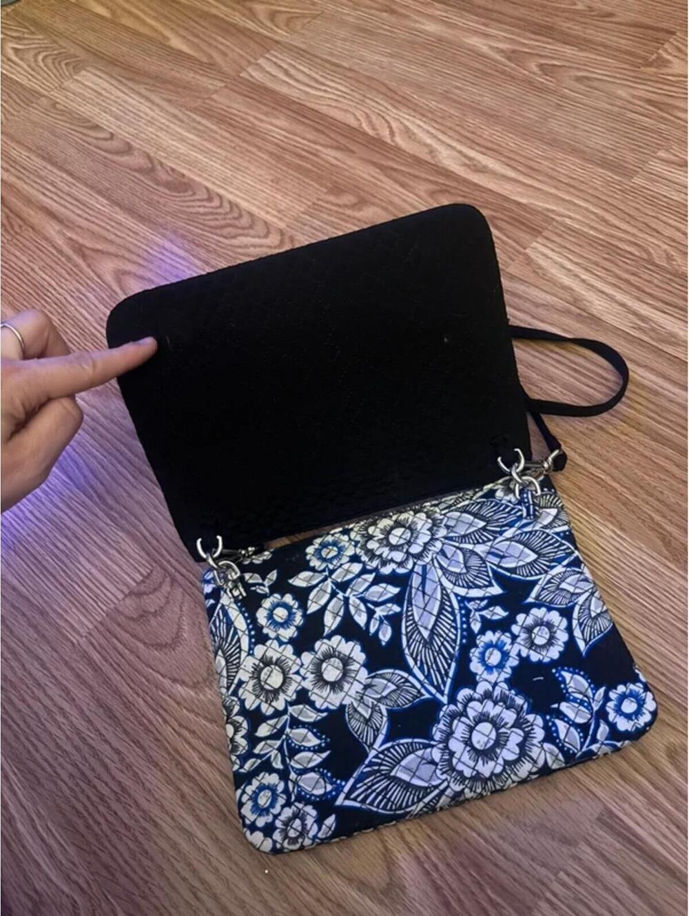 Vera Bradley Interchangeable Crossbody/Wristlet - Picture 4 of 9